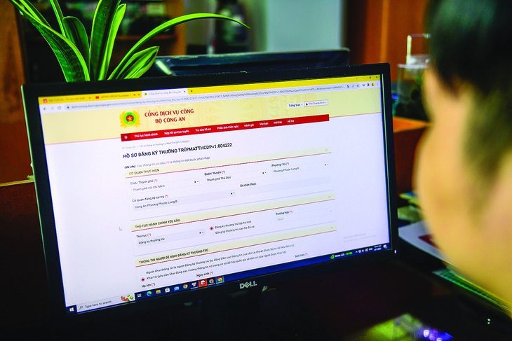 Đăng ký cư trú trên cổng dịch vụ công trực tuyến quốc gia. Ảnh: QUANG ĐỊNH Đăng ký cư trú trên Cổng dịch vụ công trực tuyến quốc gia - Ảnh: QUANG ĐỊNH